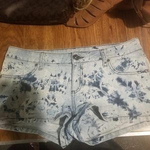 City streets sz 9 Womans shorts
